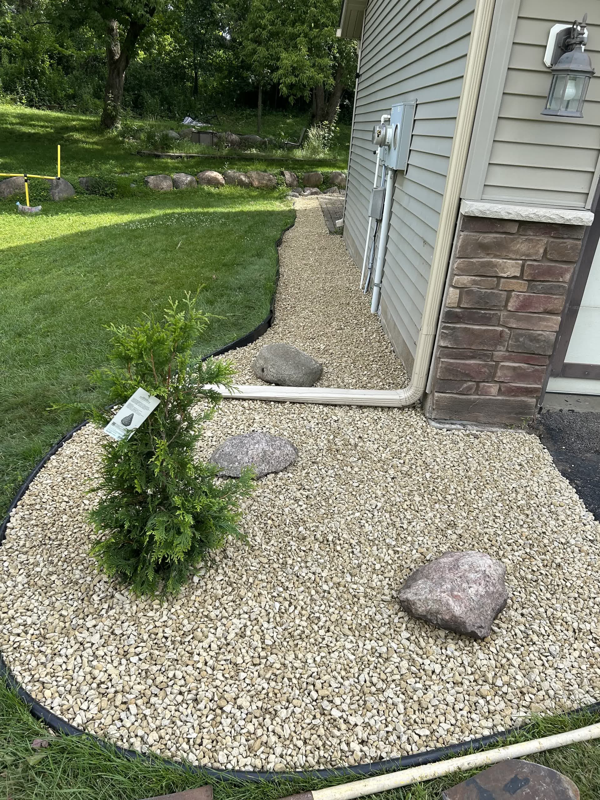 Corner bed after renovation with mulch and crisp edging